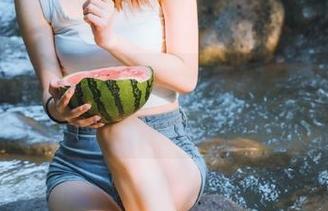 为啥我总在17一起吃瓜网站看到蘑菇？！