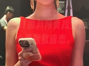 在51黑料网页找到仙女的瓜，心里默默暗恋。