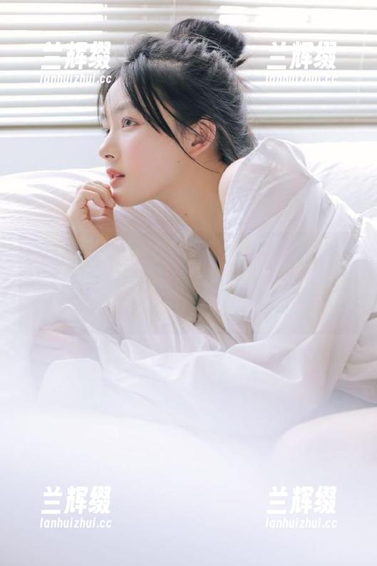 “92吃瓜网网址”——如今社交的前线，瓜也要有个官网，让你倍感优越感！-兰辉缀