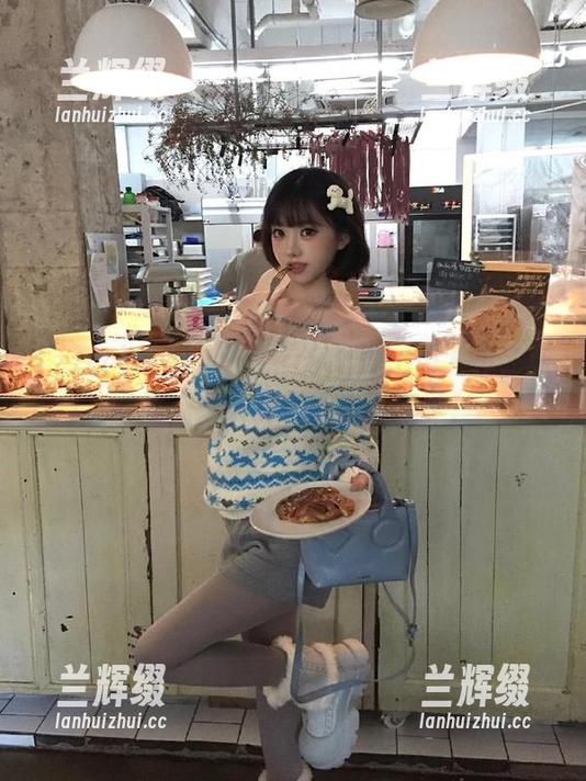 一不小心在zztt17.ccm发布了新鲜瓜,结果满屋的人都来了!-兰辉缀 一不小心在zztt17.ccm发布了新鲜瓜,结果满屋的人都来了!-兰辉缀