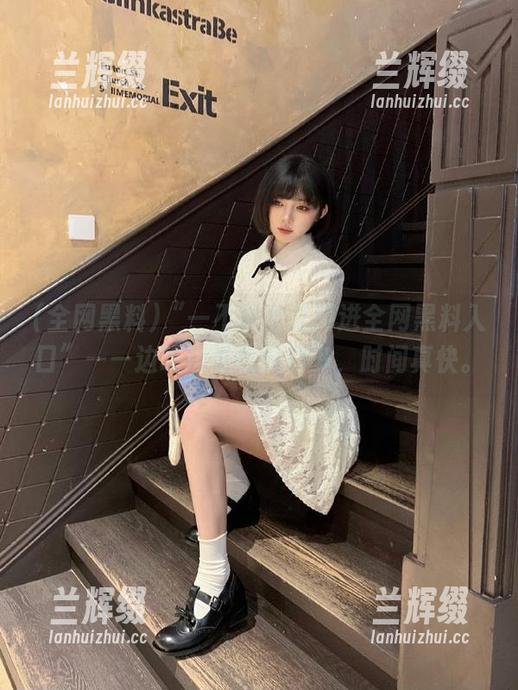 “一不小心就掉进全网黑料入口”——边吃边感叹瓜真多,时间真快。-兰辉缀 “一不小心就掉进全网黑料入口”——边吃边感叹瓜真多,时间真快。-兰辉缀