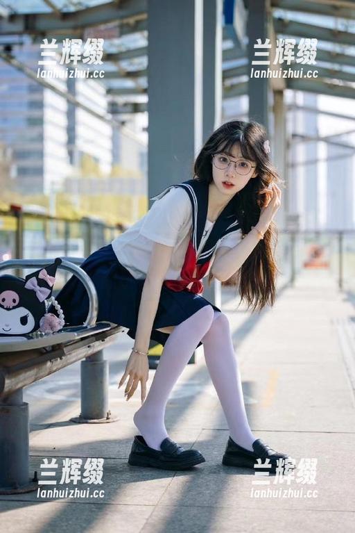 在线潜入“吃瓜专区”,八卦界的草根英雄如何翻身?-兰辉缀 在线潜入“吃瓜专区”,八卦界的草根英雄如何翻身?-兰辉缀