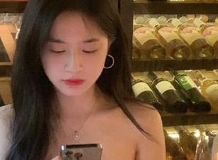 更新速度快得令人咋舌，吃瓜大本营的八卦像是快递上门！