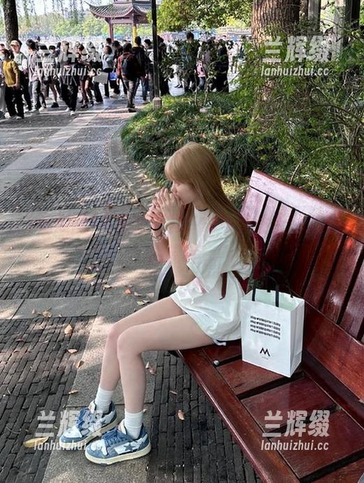 下载吃瓜网,即可直达无尽八卦的旅程!-兰辉缀 下载吃瓜网,即可直达无尽八卦的旅程!-兰辉缀