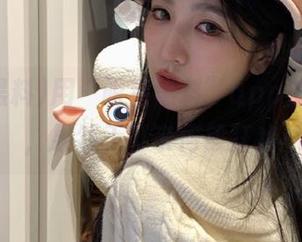 用“明星黑料”app过滤精彩，果然无可奈何般狂欢