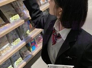 只要你下载左手最新吃瓜，右手就能轻松掌握网红动态，完美切换！