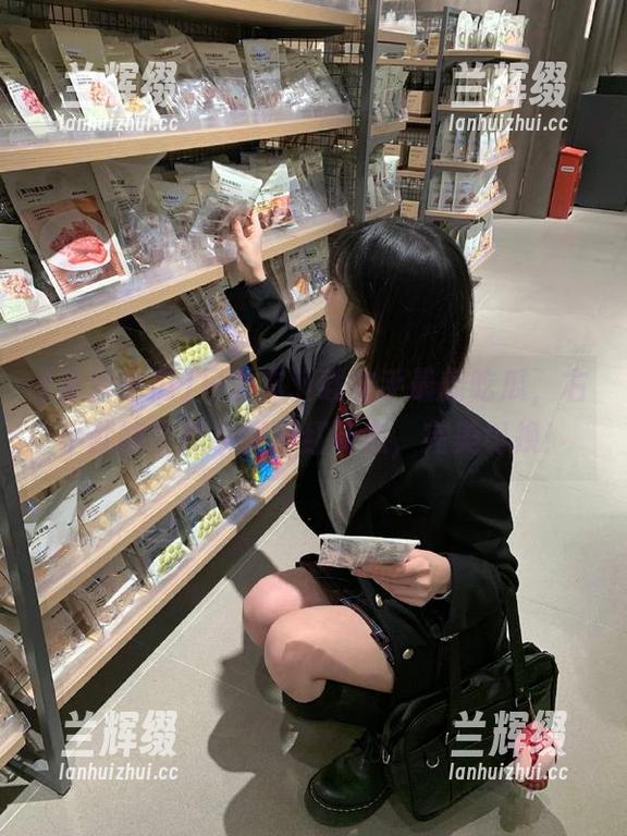 只要你下载左手最新吃瓜，右手就能轻松掌握网红动态，完美切换！-兰辉缀