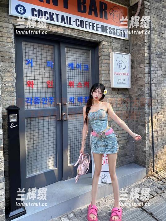 黑料网APP的首页像是个大聚会,下载之后心底开始闪现各种脑洞!-兰辉缀 黑料网APP的首页像是个大聚会,下载之后心底开始闪现各种脑洞!-兰辉缀
