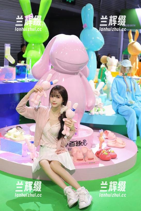 吃瓜太魔性，黑料网曝直达前方最新情报，准备好炸裂你的朋友圈了吗？-兰辉缀