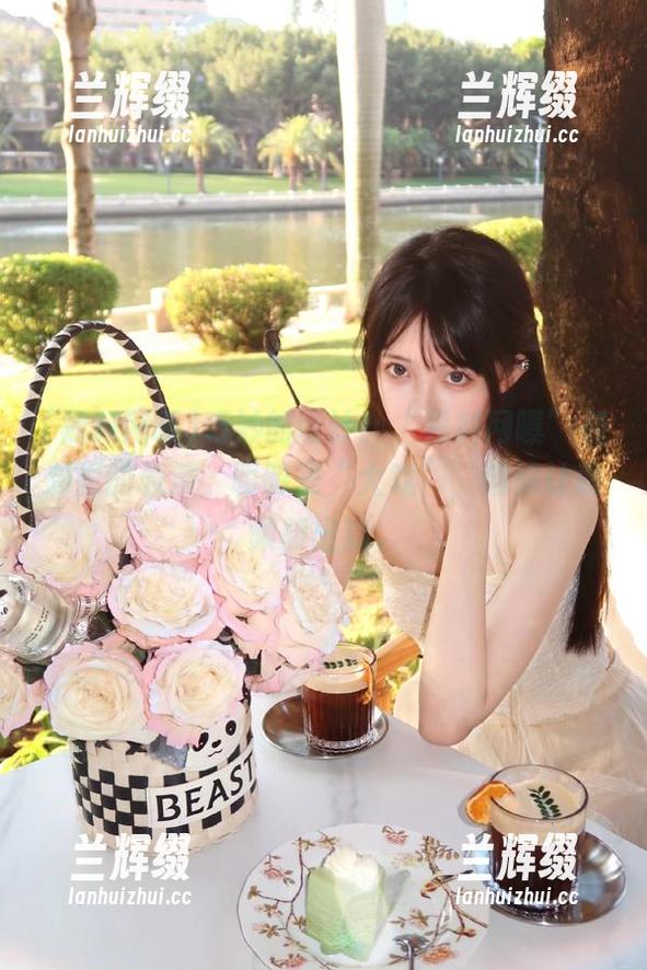 巧妙的设计!“黑料网曝”视频里的表演,明明是“大戏”,偏偏让我频频出戏。-兰辉缀 巧妙的设计!“黑料网曝”视频里的表演,明明是“大戏”,偏偏让我频频出戏。-兰辉缀