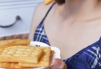 从此与黑网料的永久关系：吃瓜从来不是一时兴起嘛。